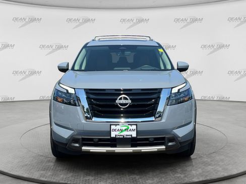 Used 2025 Nissan Pathfinder Platinum w/ Cargo Package AWD/4WD image 2