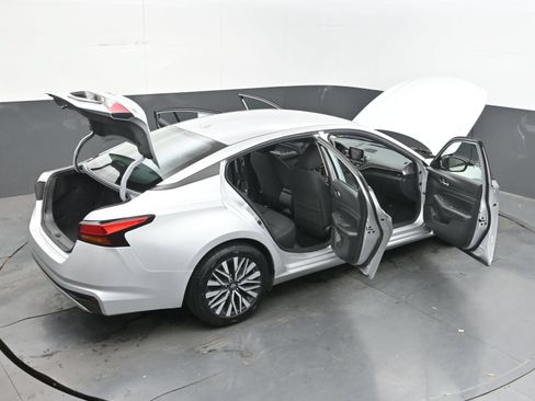 Used 2024 Nissan Altima 2.5 SV FWD image 44