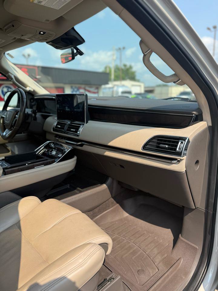 Used 2022 Lincoln Navigator Reserve AWD/4WD image 10