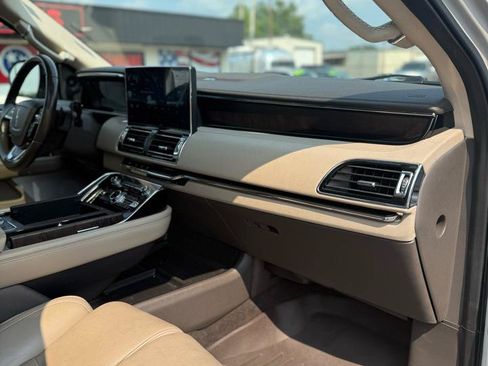 Used 2022 Lincoln Navigator Reserve AWD/4WD image 10