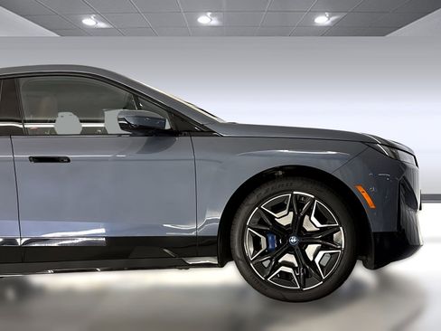 Used 2023 BMW iX xDrive50 w/ Sport Package AWD/4WD image 36