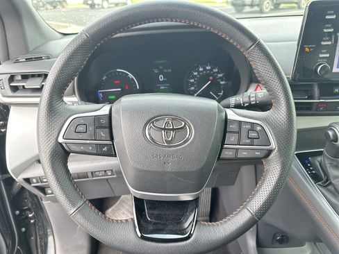 Certified 2023 Toyota Sienna XSE image 17
