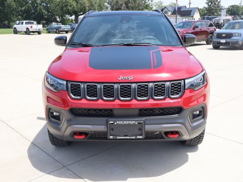 Used 2024 Jeep Compass Trailhawk w/ Trailhawk Elite Group AWD/4WD image 2