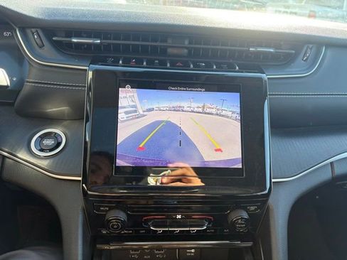 Used 2024 Jeep Grand Cherokee L Laredo image 21