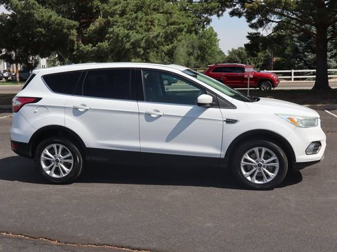 Used 2017 Ford Escape SE AWD/4WD image 3