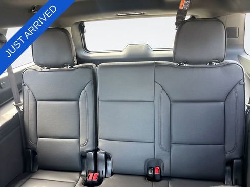 Used 2025 Chevrolet Suburban High Country AWD/4WD image 24