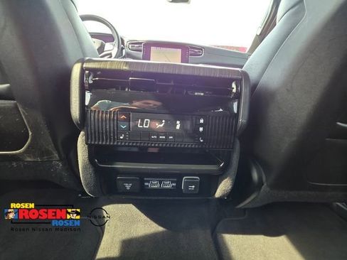 Used 2023 Jeep Wagoneer Series III w/ Preferred Equipment Group AWD/4WD image 37