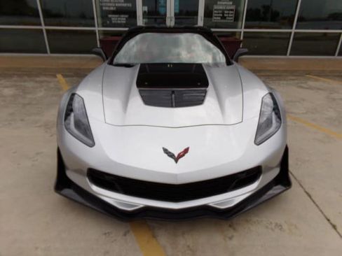 Used 2017 Chevrolet Corvette Z06 RWD image 2
