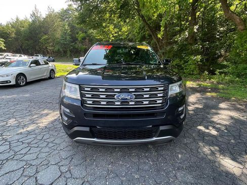 Used 2017 Ford Explorer XLT w/ Equipment Group 201A AWD/4WD image 14
