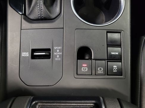 Used 2024 Toyota Highlander XLE image 16