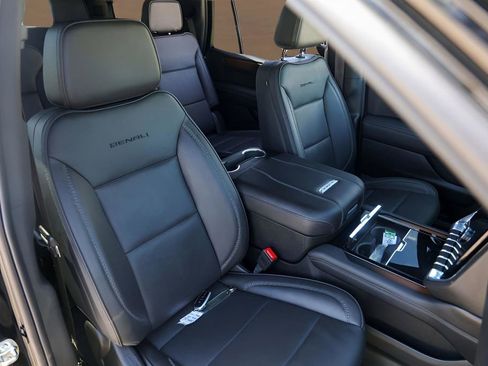 Used 2025 GMC Yukon Denali image 30