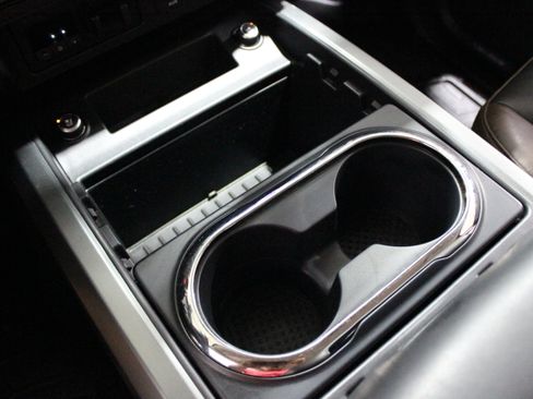 Used 2018 Nissan Titan Platinum Reserve w/ Platinum Utility Package image 21