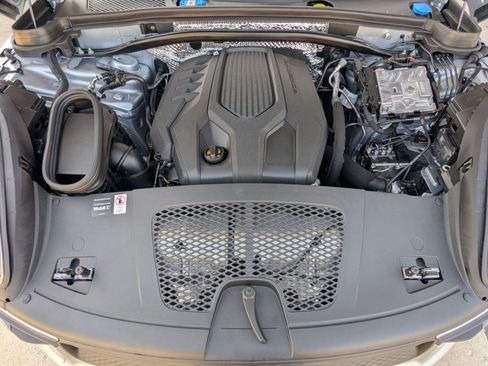Certified 2026 Porsche Macan AWD/4WD image 28
