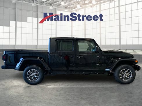 New 2026 Jeep Gladiator Sport image 6