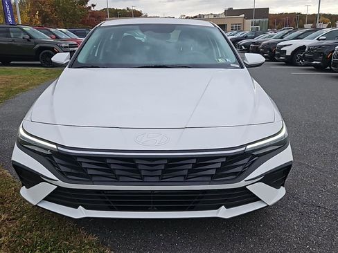 New 2025 Hyundai Elantra SE image 2