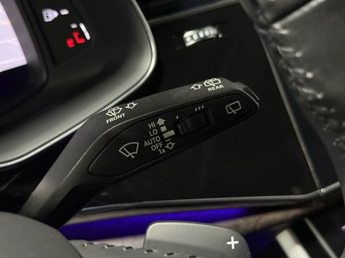 Used 2019 Audi Q8 Prestige w/ Luxury Package image 32