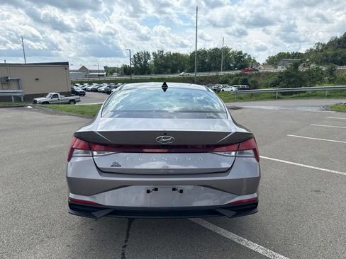 Used 2023 Hyundai Elantra SEL w/ Convenience Package FWD image 6