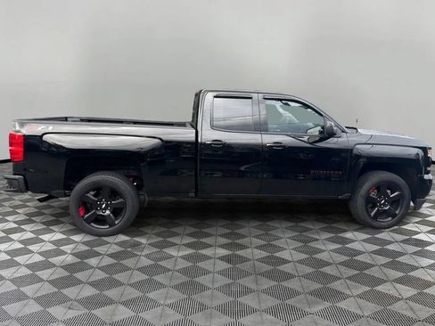 Used 2018 Chevrolet Silverado 1500 LT w/ Redline Edition AWD/4WD image 4