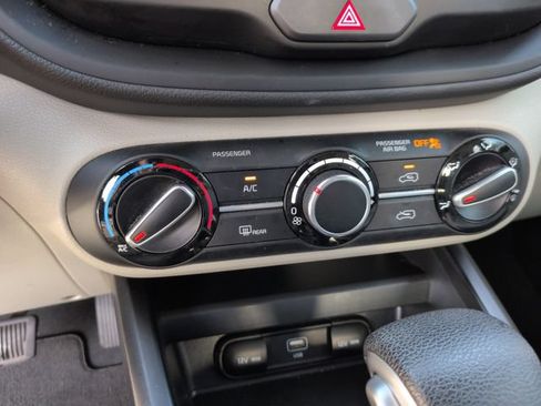 Certified 2025 Kia Soul LX w/ LX Technology Package FWD image 27
