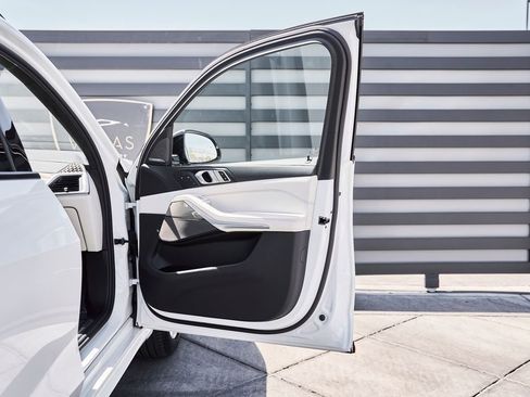 Used 2023 BMW ALPINA XB7 AWD/4WD image 24