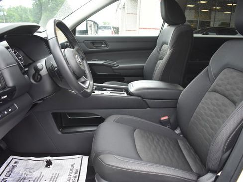 Used 2025 Nissan Pathfinder SV FWD image 13