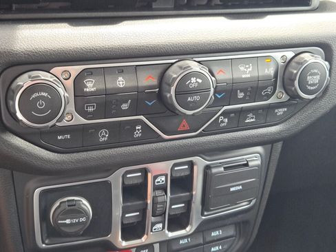 Used 2025 Jeep Wrangler Unlimited Sport AWD/4WD image 24