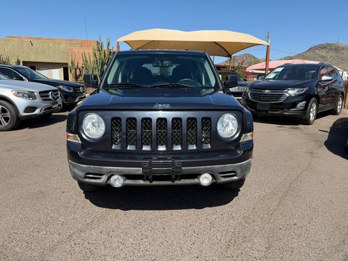 Used 2014 Jeep Patriot Latitude AWD/4WD image 2