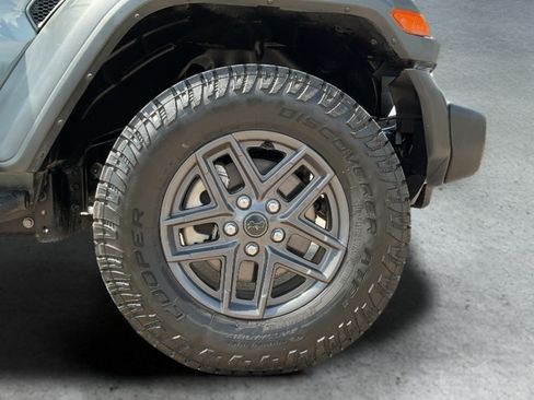 Used 2025 Jeep Wrangler Sport AWD/4WD image 23