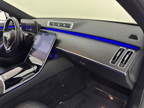 Used 2022 Mercedes-Benz S 500 4MATIC w/ AMG Line Package image 15