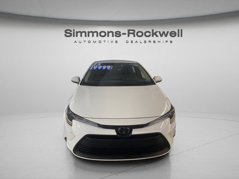 Used 2025 Toyota Corolla LE image 2