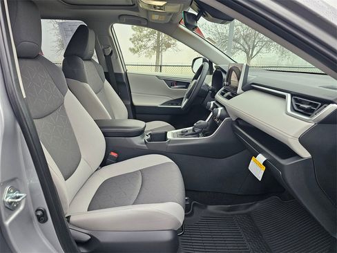 Used 2025 Toyota RAV4 XLE image 10