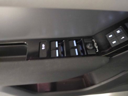 Certified 2025 Land Rover Range Rover Velar S image 21