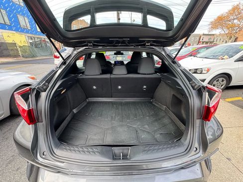 Used 2018 Toyota C-HR XLE image 9