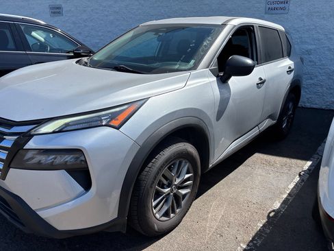Used 2024 Nissan Rogue S AWD/4WD image 11