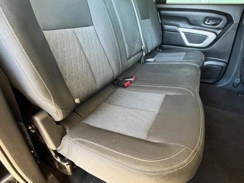 Used 2018 Nissan Titan SV image 34