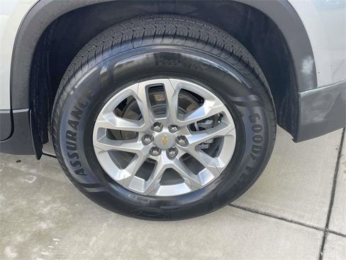 Used 2023 Chevrolet Traverse LS image 11