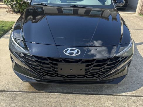 Used 2021 Hyundai Elantra SE FWD image 1