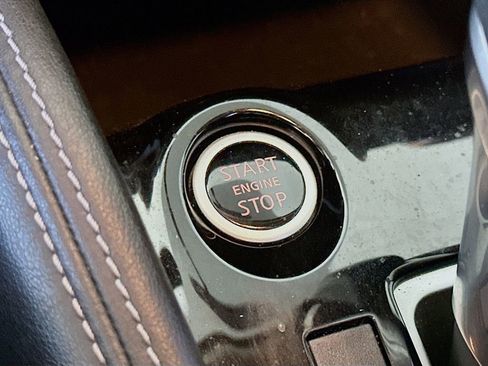 Used 2019 Nissan Kicks SV FWD image 26