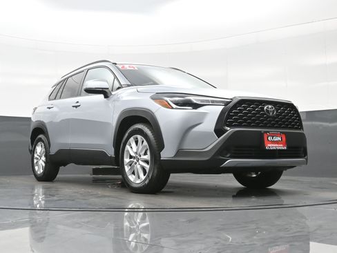 Used 2024 Toyota Corolla Cross LE image 26