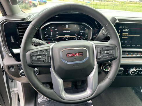 Used 2025 GMC Sierra 1500 SLT AWD/4WD image 14