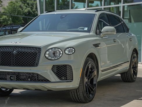 New 2025 Bentley Bentayga Extended Wheelbase image 9