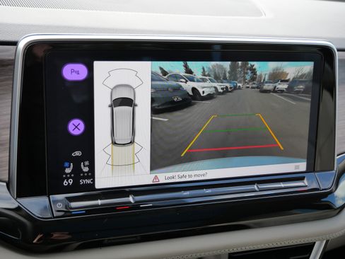 Certified 2025 Volkswagen Atlas SEL image 35