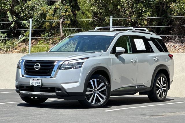 Used 2023 Nissan Pathfinder Platinum FWD image 1