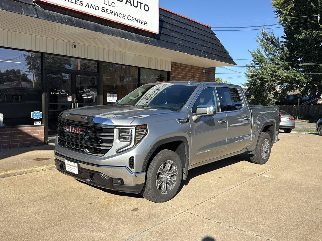 Used 2026 GMC Sierra 1500 SLT AWD/4WD image 2