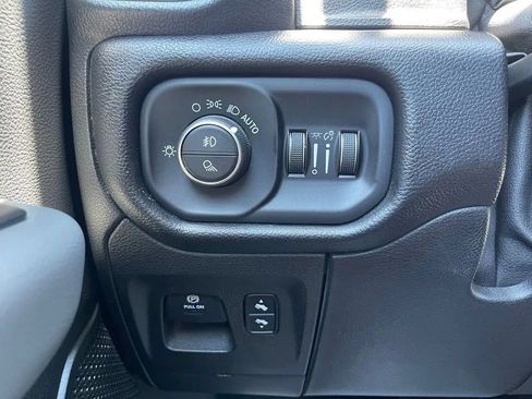 Used 2019 RAM 1500 Big Horn AWD/4WD image 33