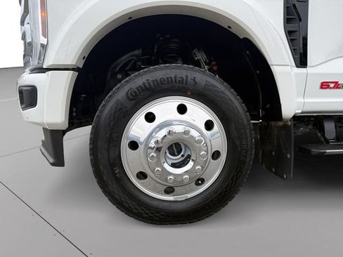 Certified 2025 Ford F450 Platinum w/ FX4 Off-Road Package AWD/4WD image 9