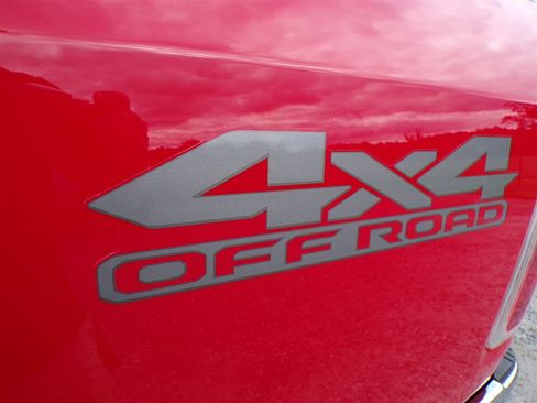 Used 2018 RAM 2500 Laramie w/ Off Road Package image 18