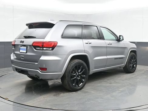 Used 2019 Jeep Grand Cherokee Altitude AWD/4WD image 10