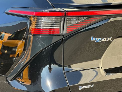 Used 2025 Toyota bZ4X AWD image 37