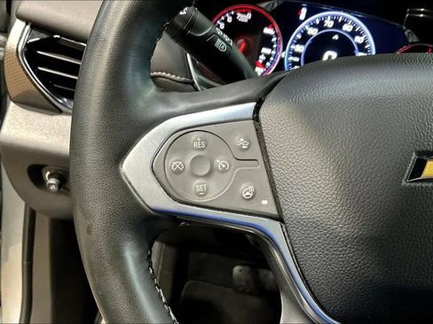 Used 2023 Chevrolet Traverse Premier FWD image 11